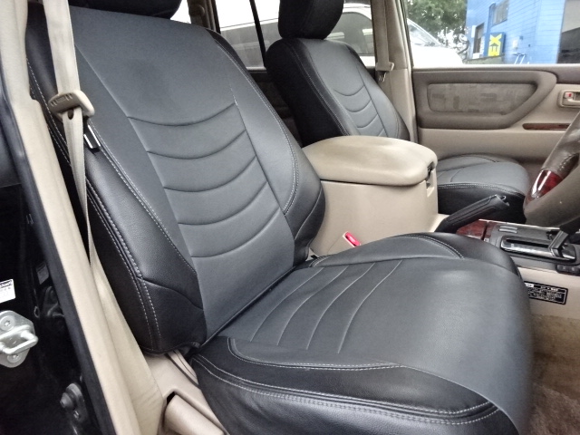 ホールド感のあるシートなので長時間の運転も楽ちんです。