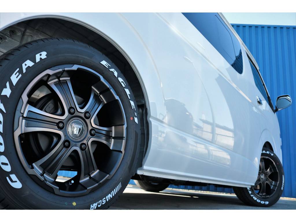 ２インチローダウン、クリーンルックⅢスポイラー、フレックスオリジナルホイール、グッドイヤーナスカータイヤ、自動パワースライドドア搭載☆