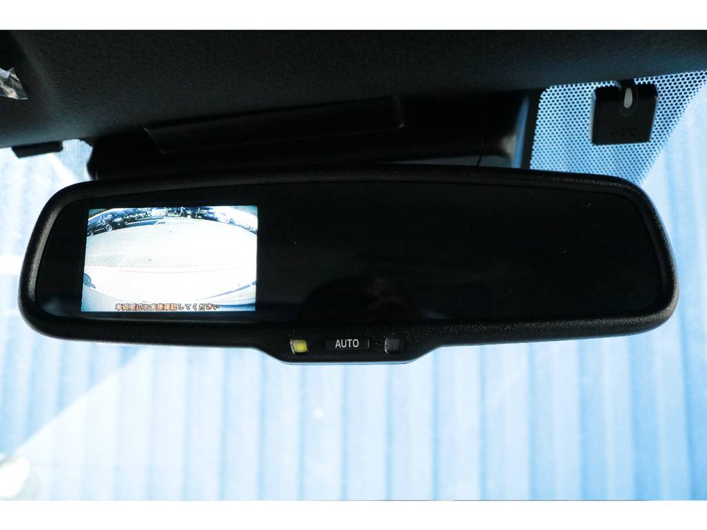 バックモニター付き自動防眩ミラー搭載☆ナビにもバックカメラ連動加工を施してあります！！