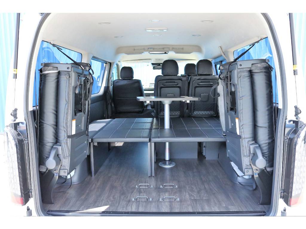 フレックスオリジナル内装架装アレンジＲ１☆重歩行用床貼り施工、ベット仕様、テーブル付き☆