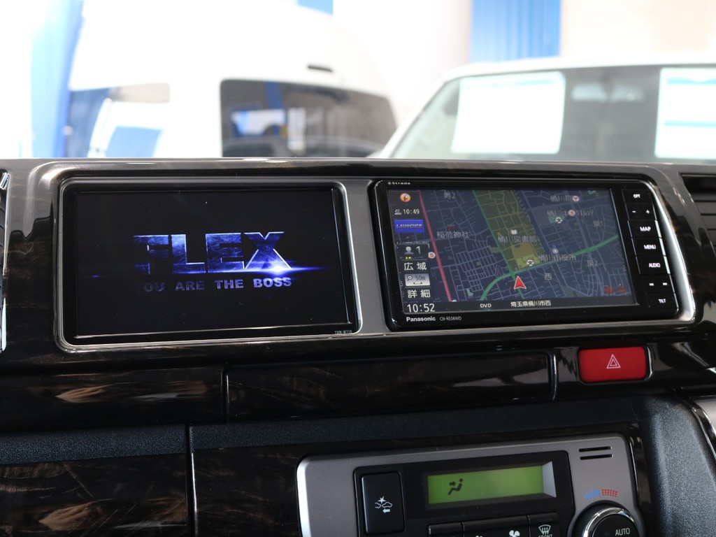 嬉しいサブモニター付き！！運転手さんが地図見ている時でも助手席の方はＴＶを見ていられます☆