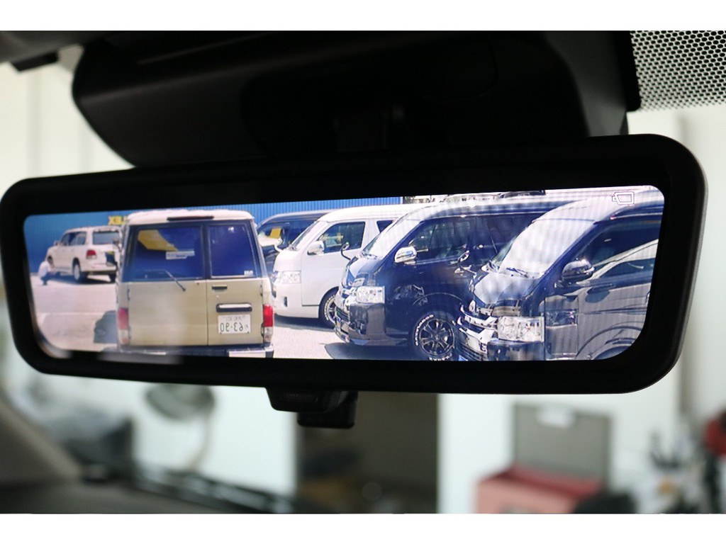 デジタルインナーミラーも装着済み♪　これがあれば「大人数乗車で後ろが見えない…」ということも無くなります！