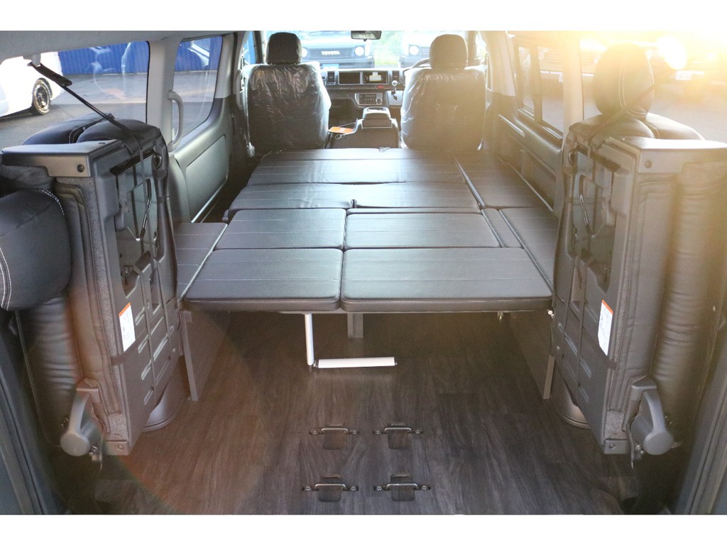 最後列のシートを跳ね上げることで荷室もしっかりと確保！