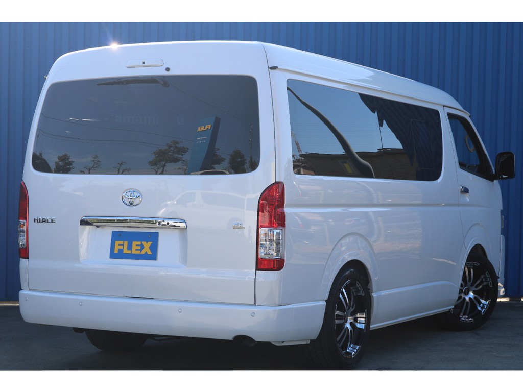 大きいと言われがちなハイエースですが、アルファードとほぼ同じサイズで取り回しも想像しているより楽ですよ♪