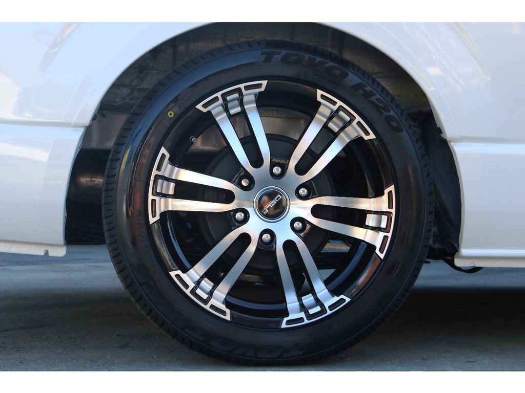 FLEXオリジナルDELF02　18インチ　Toyo　H20タイヤ装着済み♪