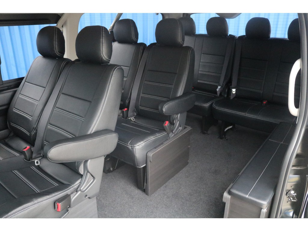 ベットマット外せば通常通りのハイエース１０人乗りへ早変わり♪