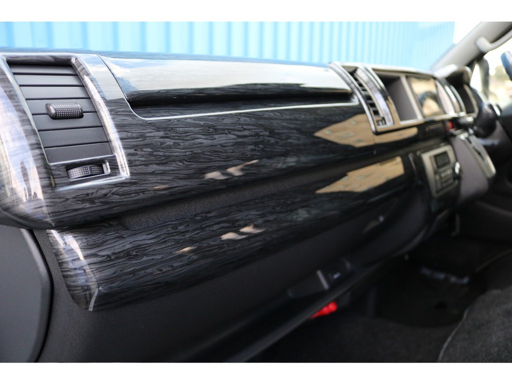 黒木目インテリアパネル+黒木目ステアリングへ交換済み♪