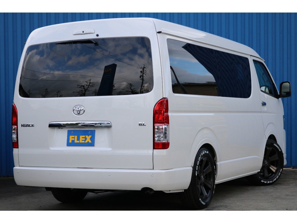 大きいと言われがちなハイエースですが、アルファードとほぼ同じサイズで取り回しも想像しているより楽ですよ♪