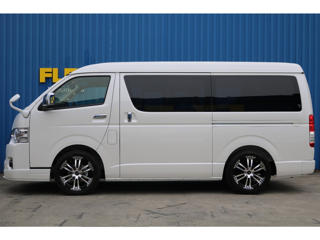 大きいと言われがちなハイエースですが、アルファードとほぼ同じサイズで取り回しも想像しているより楽ですよ♪