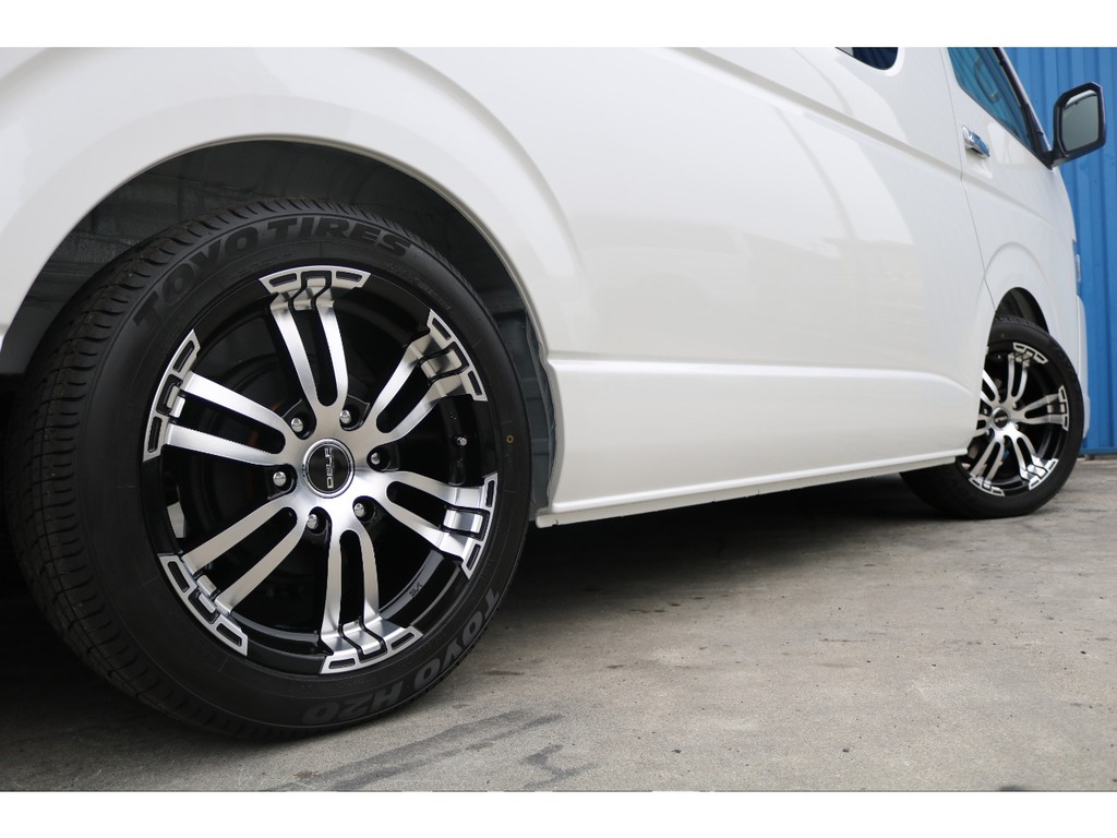 あえてのブラックレター　TOYOタイヤ　H20　18インチ