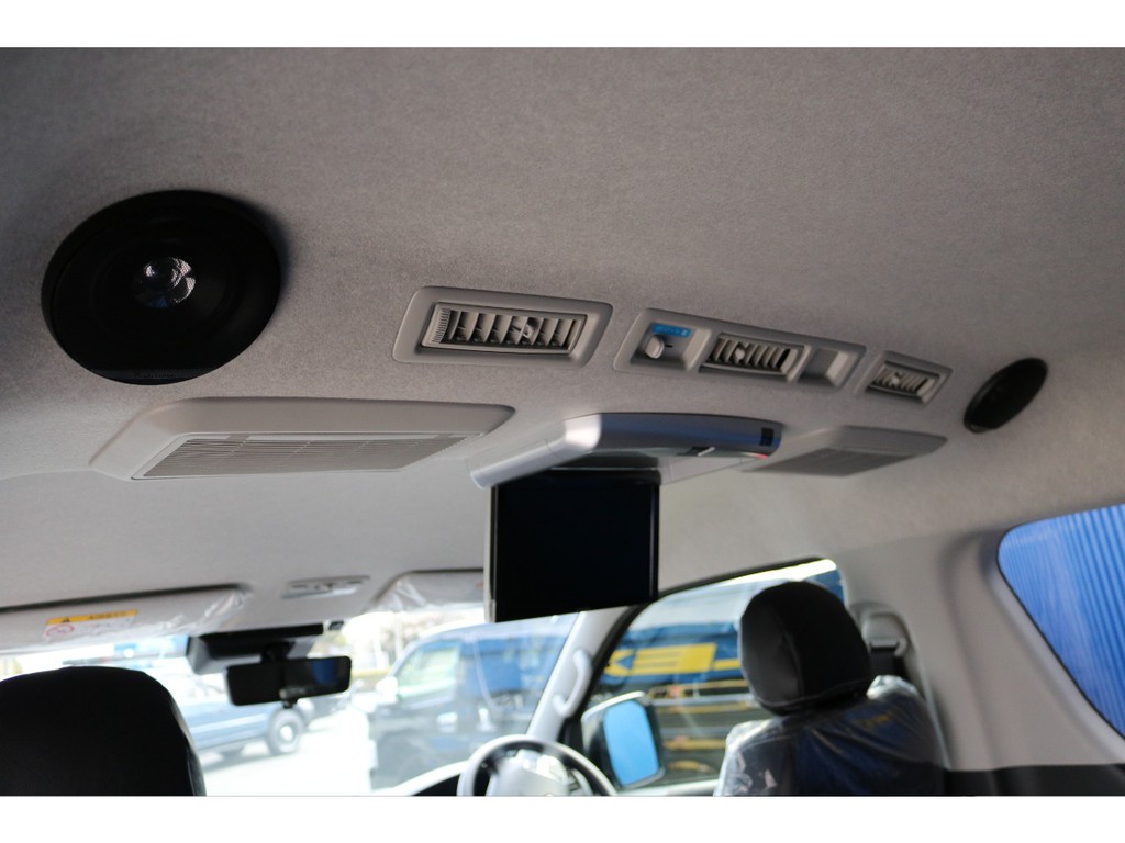 後席のお客様も聞き取りやすいルーフスピーカーを追加♪