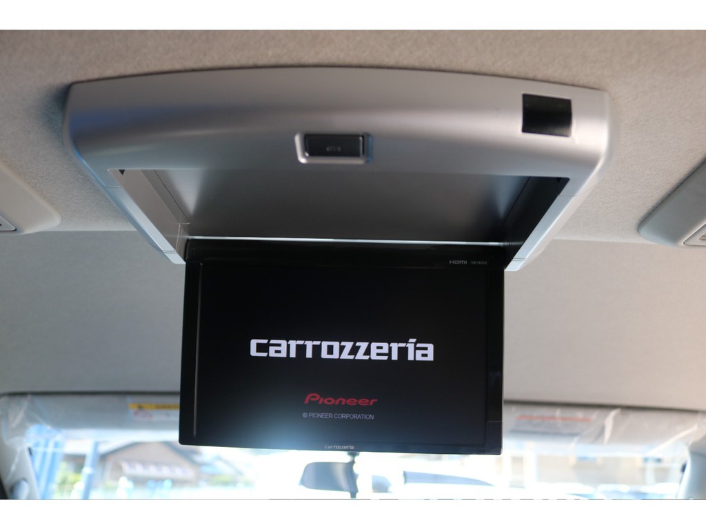 バックカメラはもちろん、全方位カメラまで付いて、安全装備もかなり充実してます！！