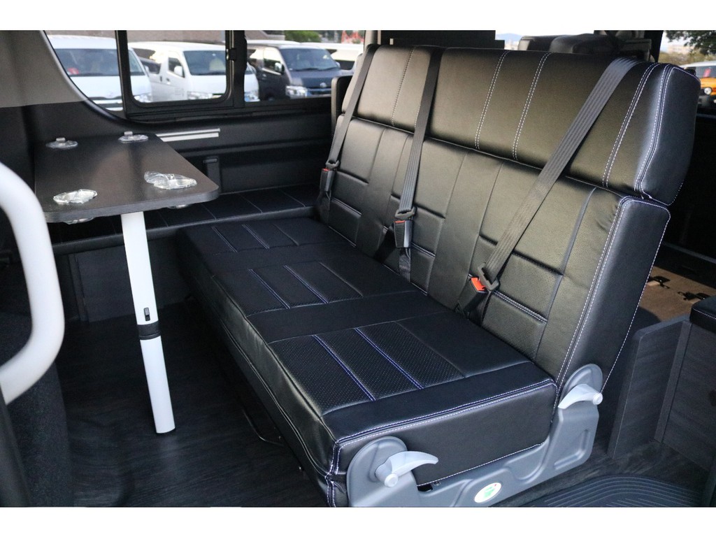 人気内装VER．2　3人掛けシートに変更済み♪　ファミリー様にご好評頂いている仕様です！