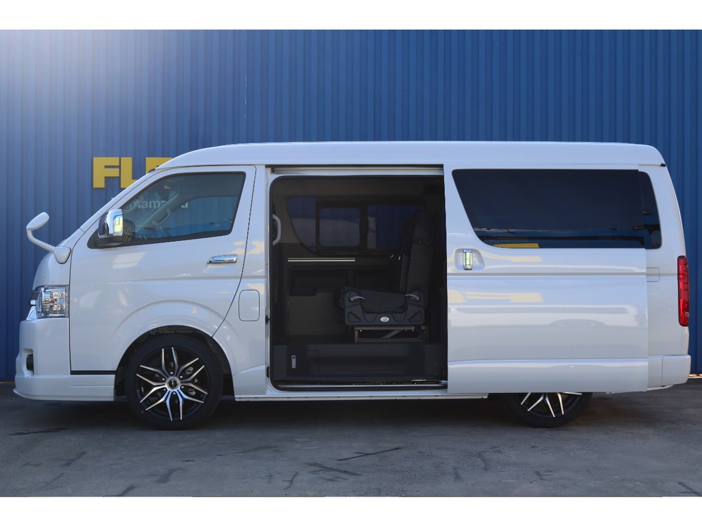 メーカーOP　パワースライドドア完備♪