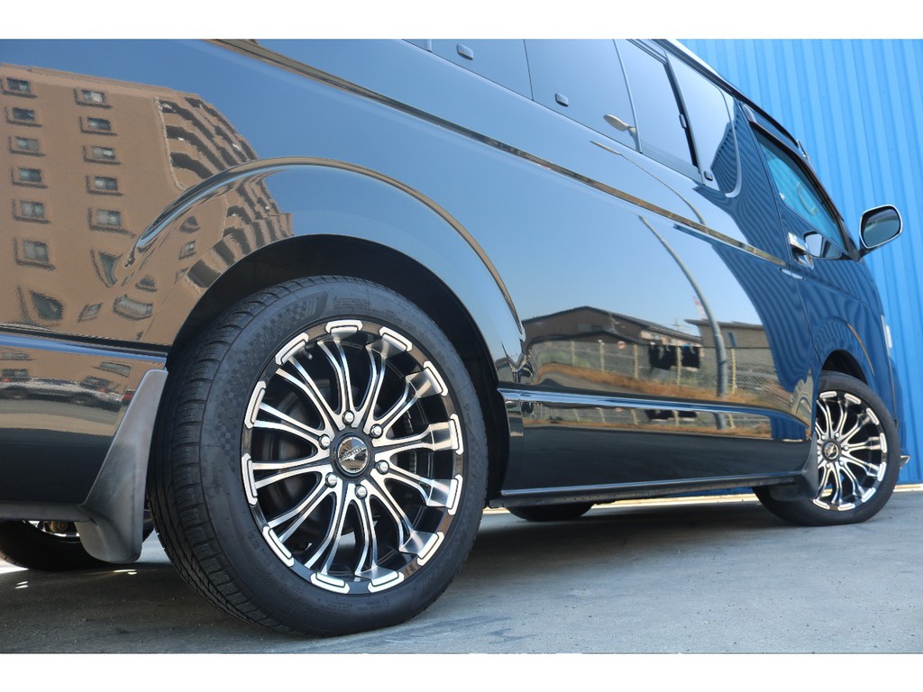 ロクサーニ　バトルシップ18インチ装着済み♪