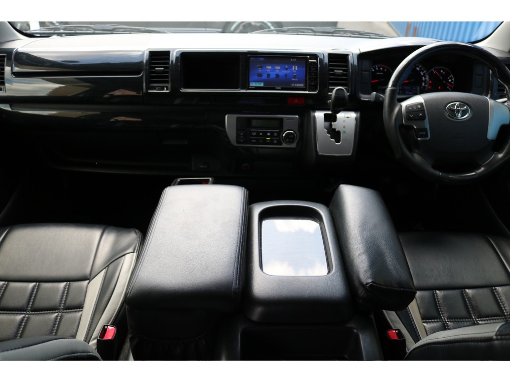 ナビ、ＥＴＣ、バックカメラナビ連動、インテリアパネル、シフトノブ、ガングリップハンドル装備☆