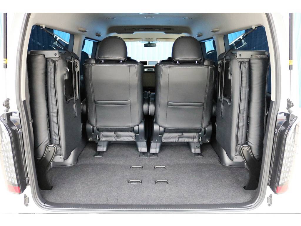 ４列目シートは跳ね上げ式☆