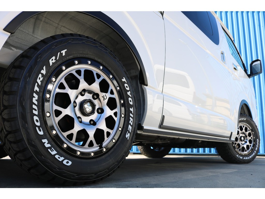 ＴＯＹＯ・オープンカントリータイヤ、Ｘ－ＴＲＥＡＭ－Ｊホイールでワイルドに仕上がってます♪