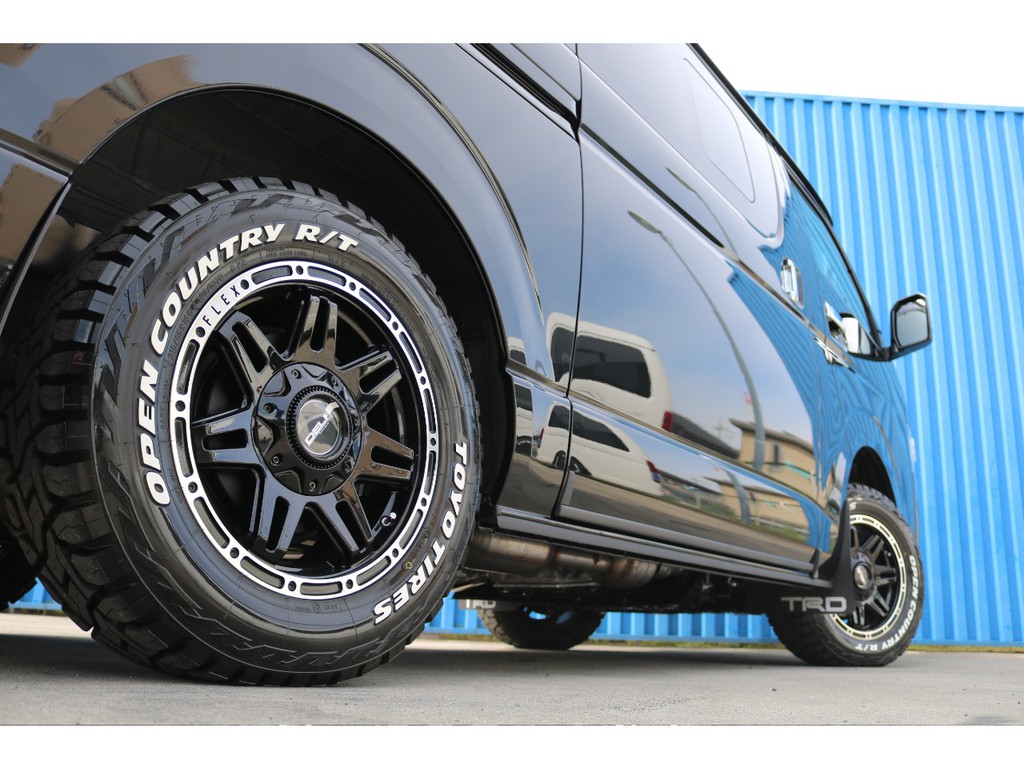 ＦＬＥＸオリジナルＤＥＬＦ０４ホイールにＴＯＹＯオープンカントリータイヤも組み合わせ♪