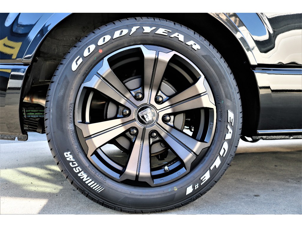 ＦＬＥＸオリジナルアーバングランデ１７インチホイールにグッドイヤーナスカータイヤの組み合わせ♪ＦＬＥＸオーバーフェンダー装備☆