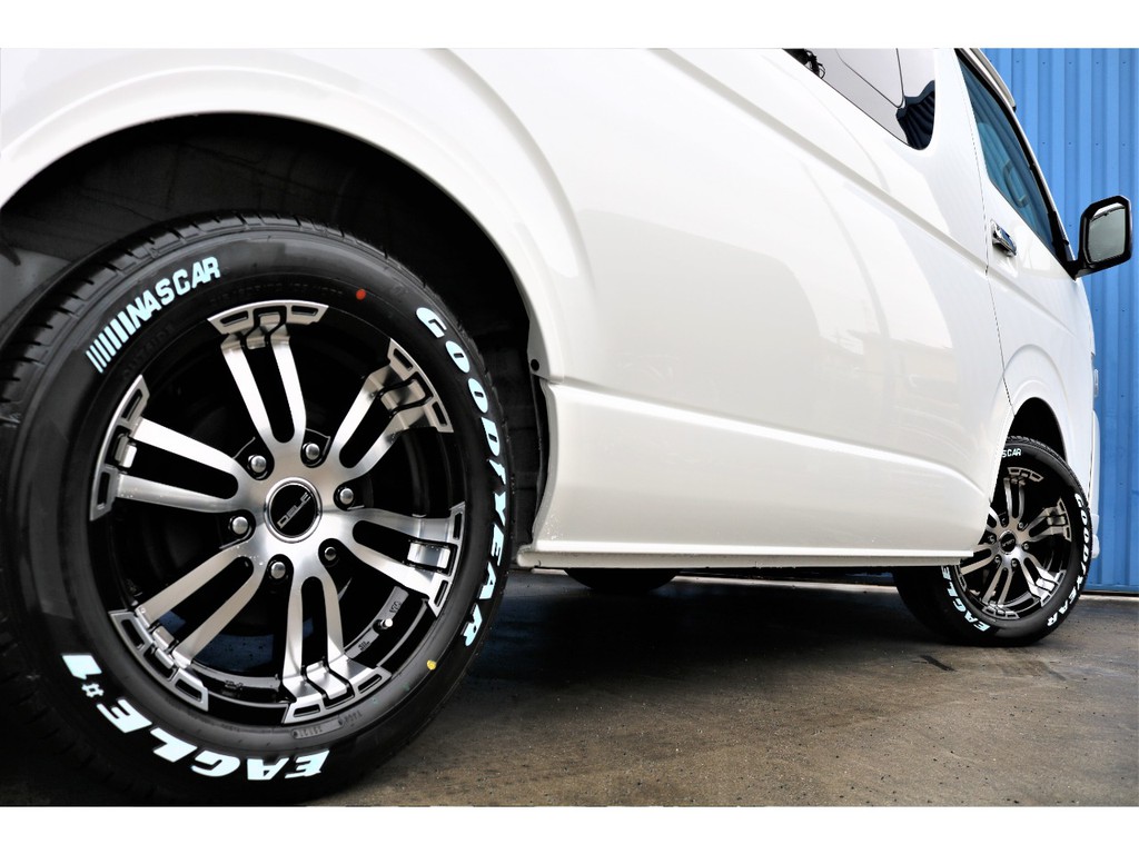 ＦＬＥＸオリジナルＤＥＬＦ０２、１７インチホイールにグッドイヤーナスカータイヤの組み合わせ♪ＦＬＥＸオーバーフェンダー装備☆