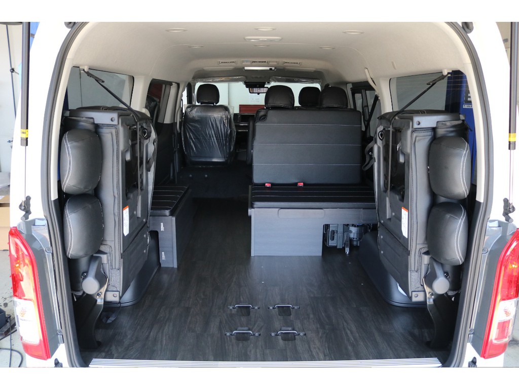 ４列目跳ね上げ式♪広々とした大空間！！