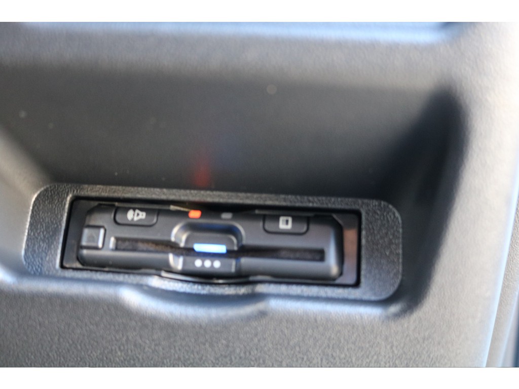 ナビ、ＥＴＣ、バックカメラ、ＰＶＭ全方位カメラ装備♪