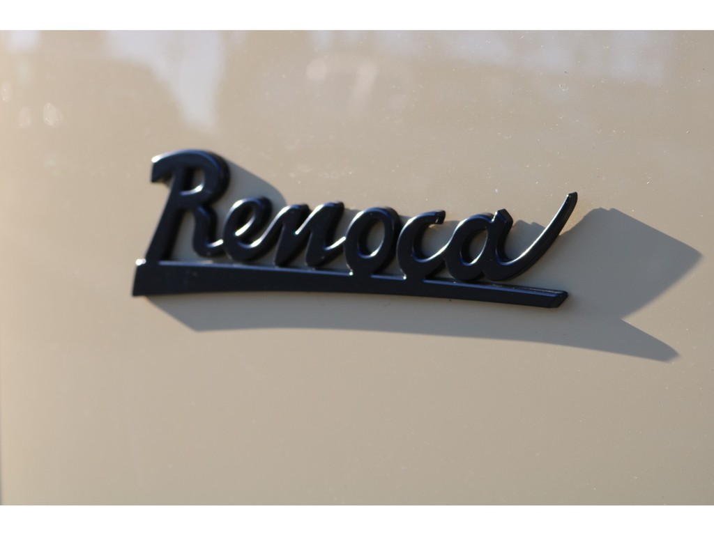 登録商標済みのＲｅｎｏｃａエンブレムもマッドブラック塗装♪