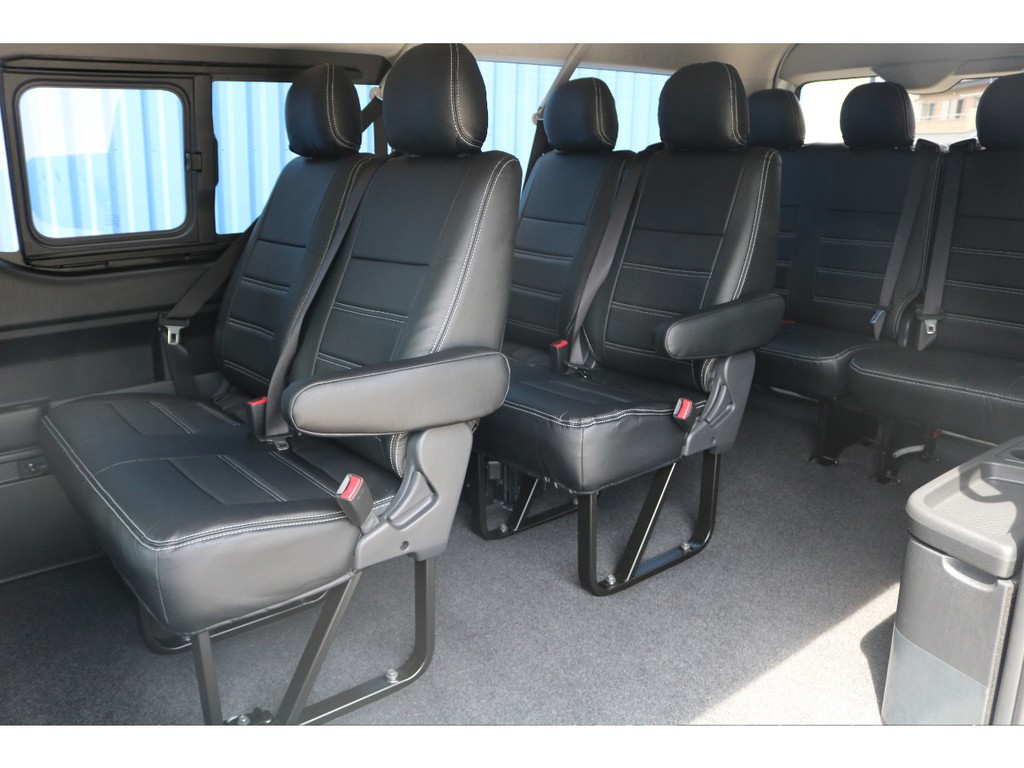 10人乗り、全席シートカバー装着♪