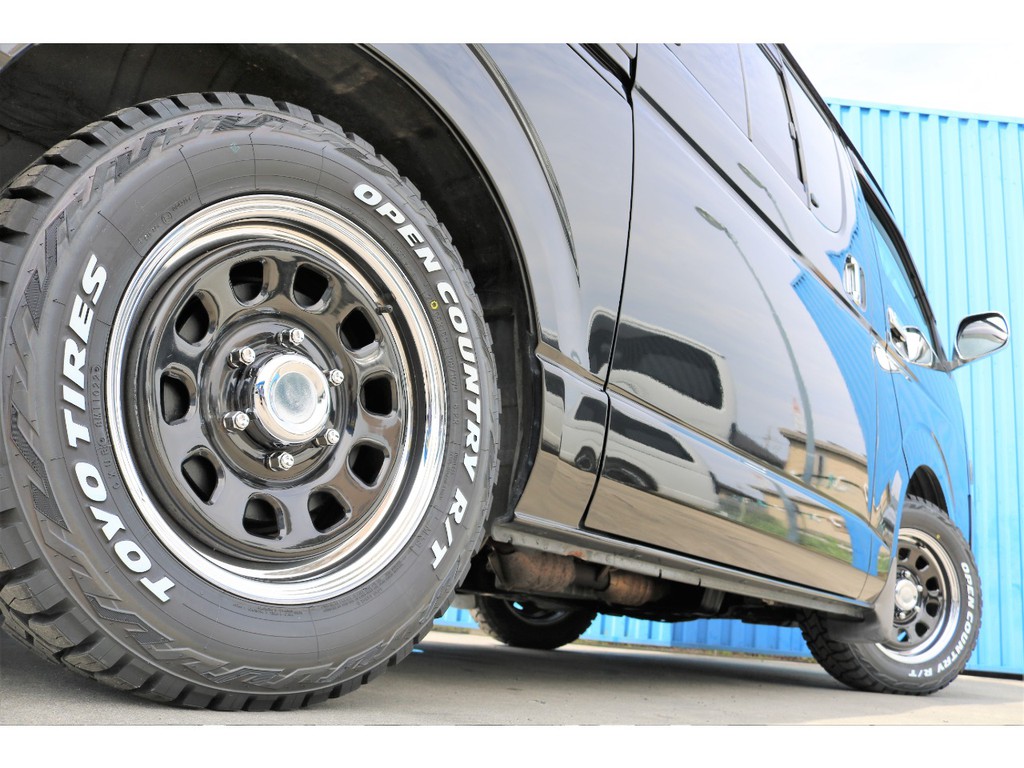 デイトナホイールに新品のＴＯＹＯオープンカントリータイヤを組み込みました♪