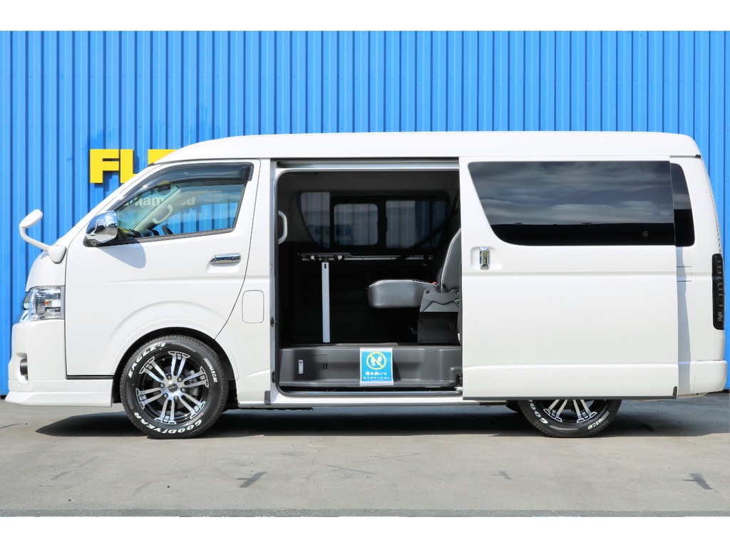 電動パワースライドドア完備♪ＦＬＥＸフロントスポイラー、ローダウン、ＦＬＥＸホイールＤＥＬＦ０２、グッドイヤーナスカータイヤ、ＦＬＥＸオーバーフェンダー、ヴァレンティジュエルＬＥＤテールランプ☆