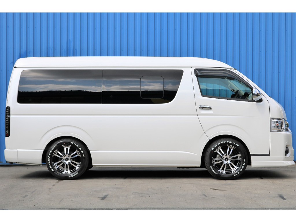 電動パワースライドドア完備♪ＦＬＥＸフロントスポイラー、ローダウン、ＦＬＥＸホイールＤＥＬＦ０２、グッドイヤーナスカータイヤ、ＦＬＥＸオーバーフェンダー、ヴァレンティジュエルＬＥＤテールランプ☆