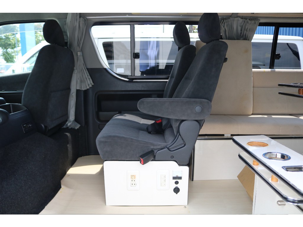 内装架装車両☆　ＦＦヒーター、走行充電、外部充電等の装備も充実♪