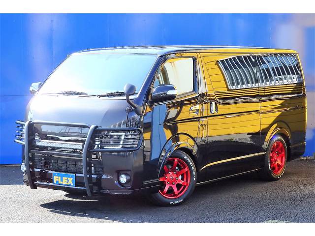 Ｈ２９年　新車ハイエースバン　スーパーＧＬ　ダークプライムをベースに、マッドスタイルテイストに！！グリルガードの奥から除くヘッドライトの視線に釘付けです♪