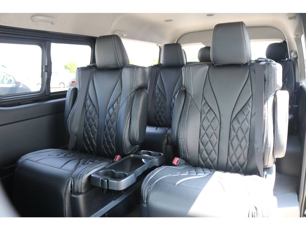 【後部座席】特別仕様車ファインテックツアラーだけの豪華なキャプテンシートを４脚装備しています♪