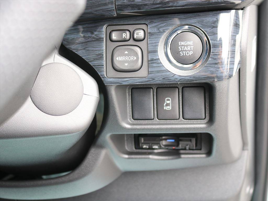純正オプションのプッシュスタート＆パワースライドドア装着車になります☆ＥＴＣもビルトインキットでスマートにインストール♪