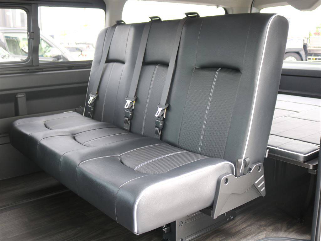セカンドシートは３点式シートベルト内蔵のi-seatT-REVO1300を装備☆チャイルドシートも取付ＯＫです♪