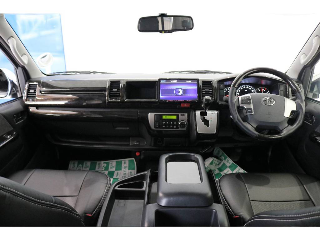 新車から中古車まで幅広く展示！！常時３０台以上の豊富な品揃え！！