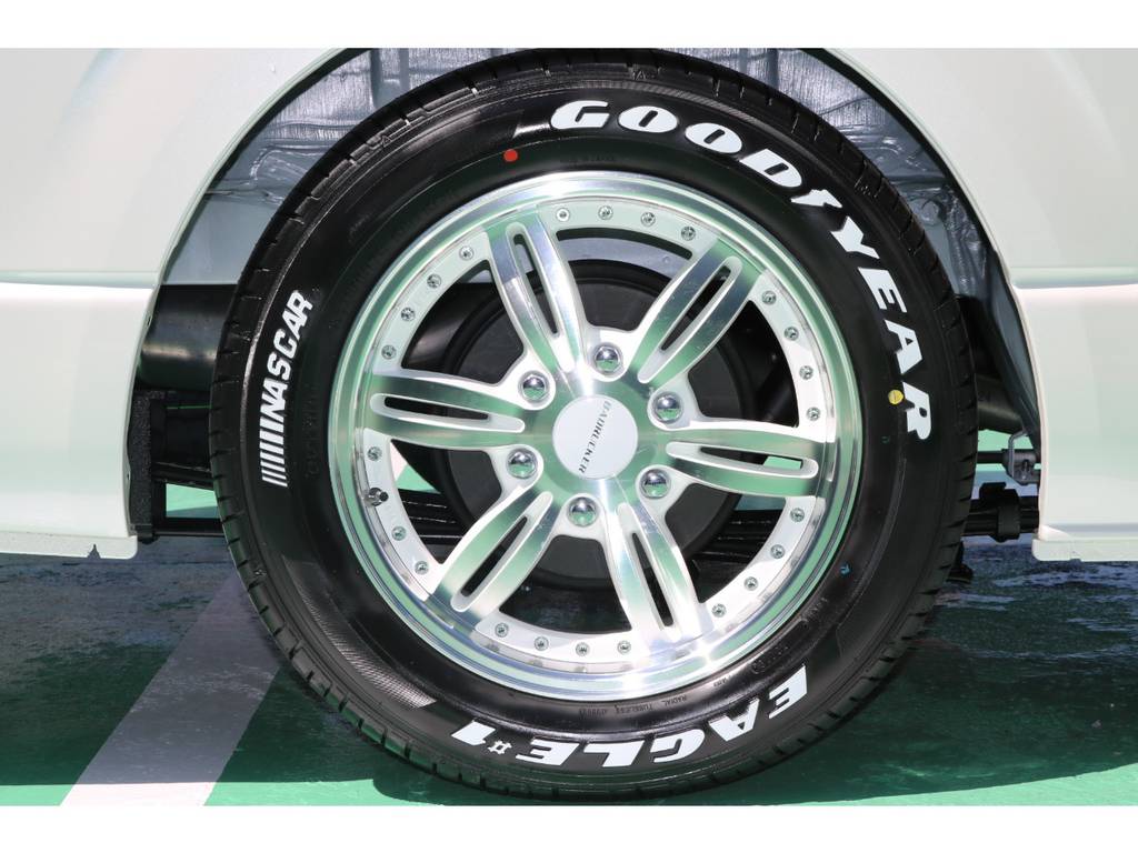 ４１５ＣＯＢＲＡ１７インチＡＷ＆ナスカータイヤ装備♪