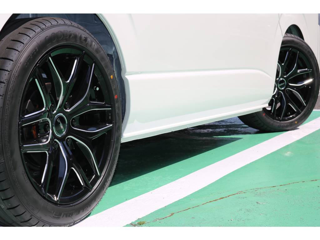 ＦＬＥＸ Ｄｅｌｆ１８インチホイール＆ＧＯＯＤ ＹＥＡＲタイヤ装備♪