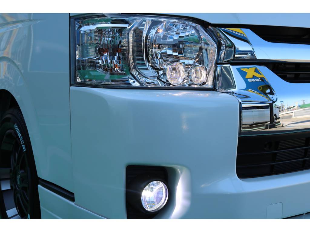 純正オプションのＬＥＤヘッドライトに加え、ＦＬＥＸアルティメットＦＯＧバルブ装備♪