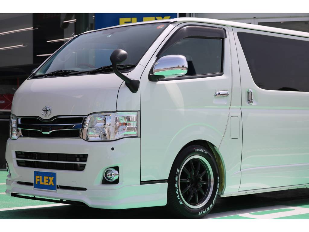 フロントスポイラーはパールホワイト×ブラックの塗分け施工済み♪