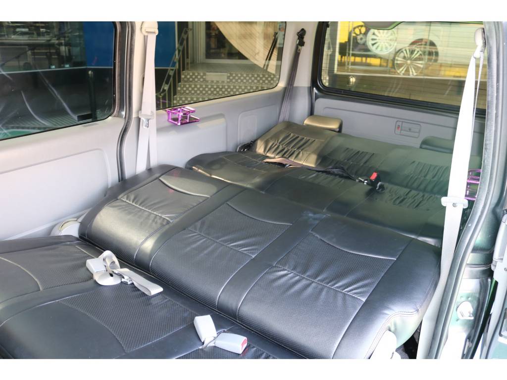ベッドモードにもアレンジ可能ですので、車中泊もＯＫ♪