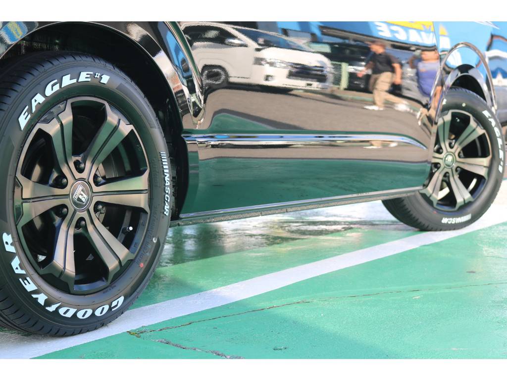 ＦＬＥＸカラーのバルベロ１７インチＡＷ・ナスカータイヤ♪