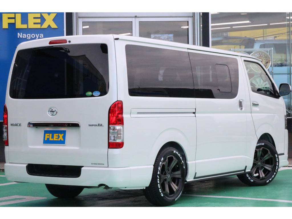 小窓付きの車両なので車中泊などにピッタリ♪