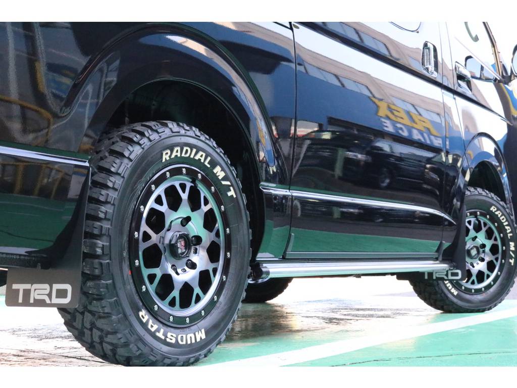 タイヤは四駆の定番　MUDSTERをセレクト！マッチしてます！