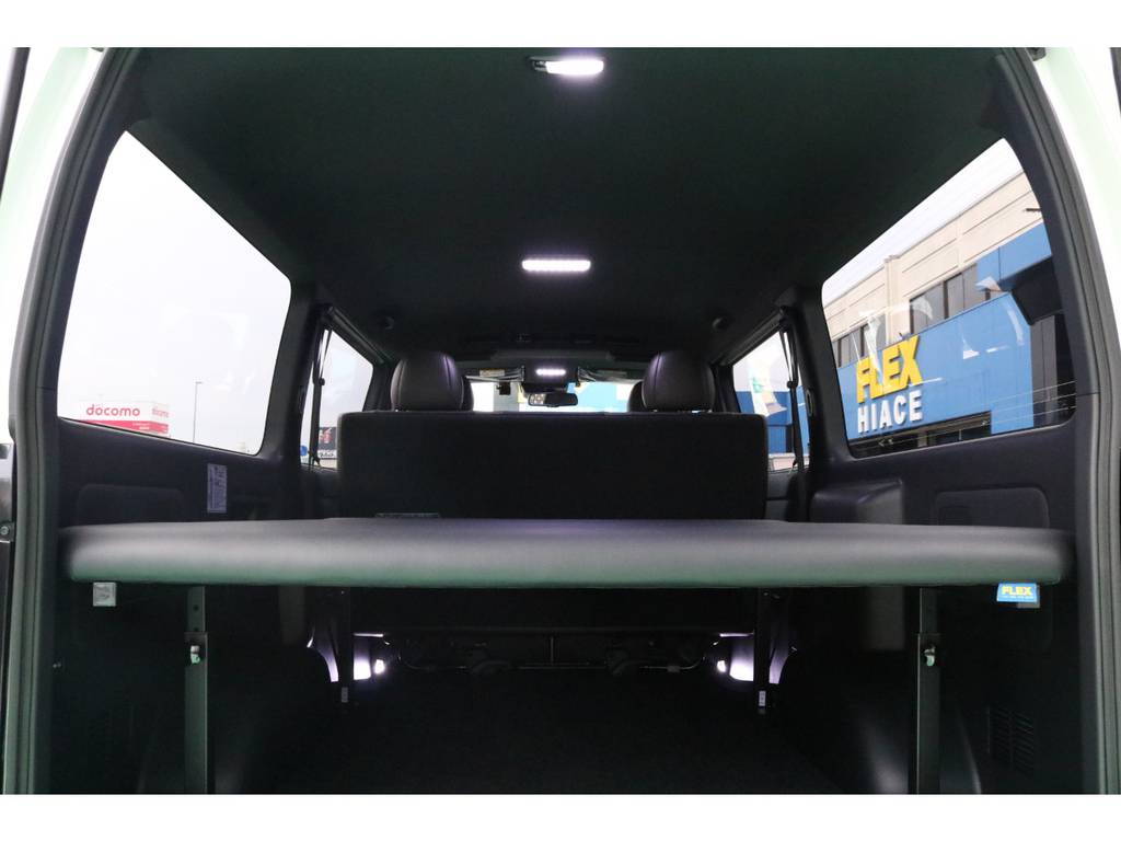 ＦＬＥＸベットキットを装備！これでどこでも車中泊が可能です♪　室内灯もLED灯をインストール！