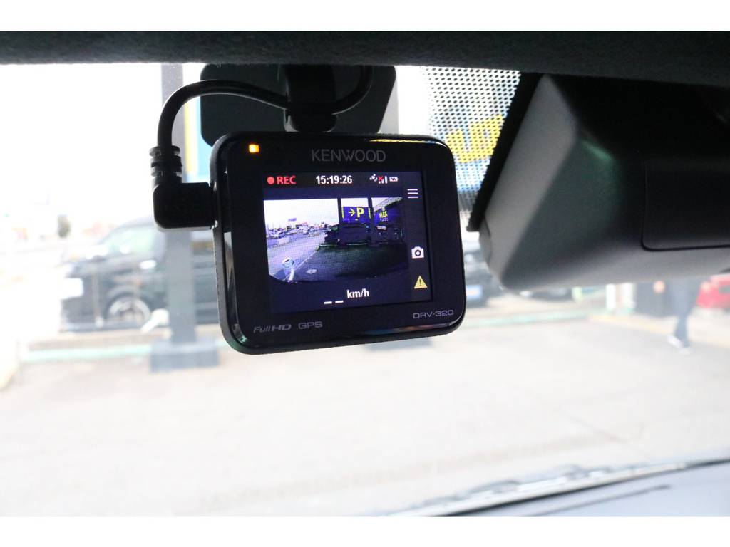 ドライブレコーダーも完備！運転中もこれで安心です♪