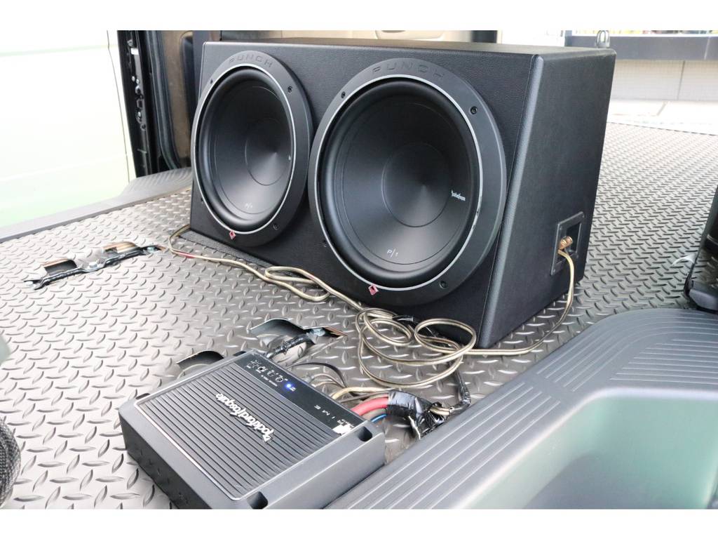 ロックフォード製サブウーファー♪