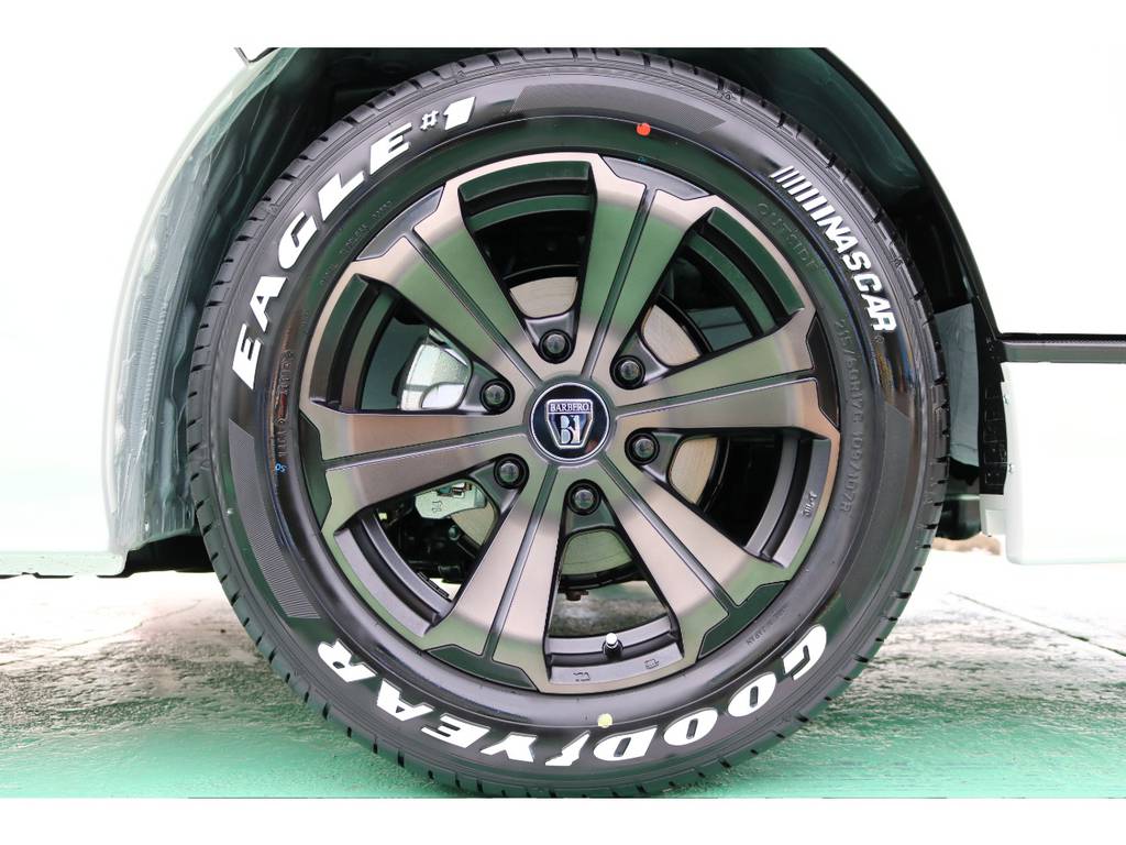 ＦＬＥＸカラーのバルベロ１７インチＡＷ・ナスカータイヤ♪